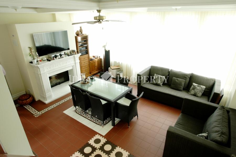 Stylish and comfortable home located on Kapu street.